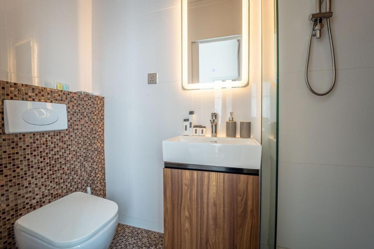 Aws Holiday Homes - Luxurious 2Br In Business Bay دبي المظهر الخارجي الصورة